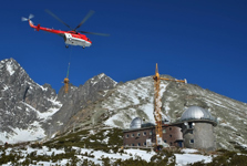 Liebherr 30 LC helps to install the unique telescope at Observatory Skalnaté Pleso.
